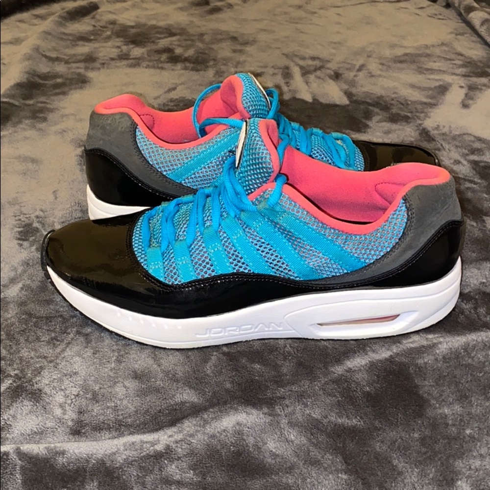 Jordan Comfort Viz Air 11 “South Beach” Size 9
